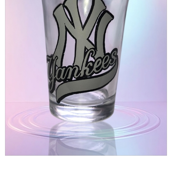 New York Themed Shot Glass Set - Picture 3 of 4